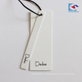 Etiqueta blanca colgante de alta calidad de la ropa del papel de la ropa de la cartulina del diseño con el logotipo